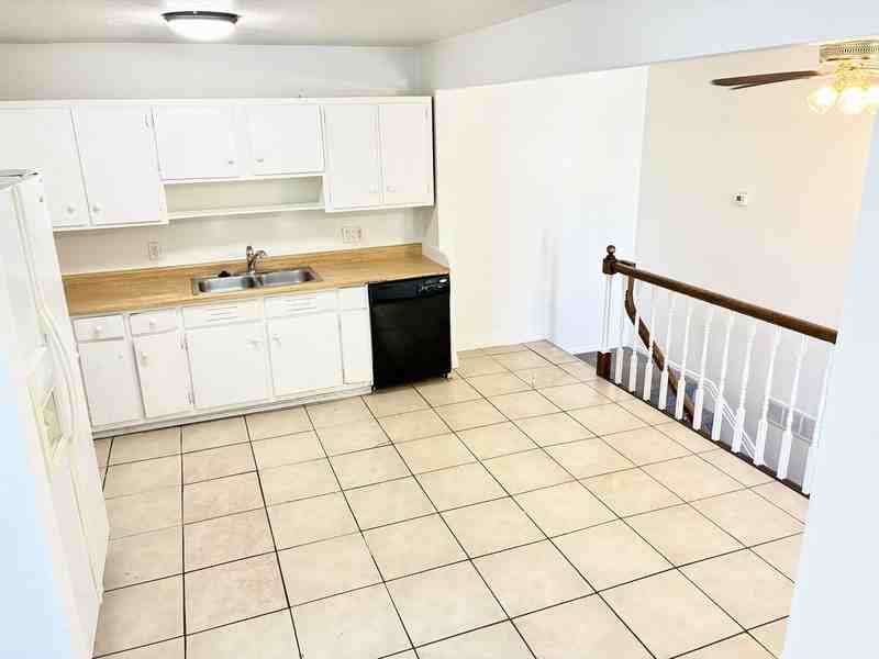 631 Northeast - Photo 5 of 33