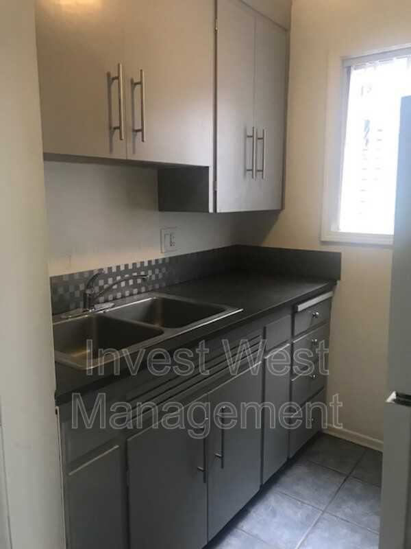 1630 11th Ave - Photo 3 of 15