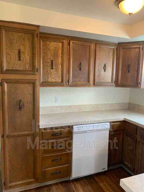 3331 Neavenue #4 - Photo 3 of 10