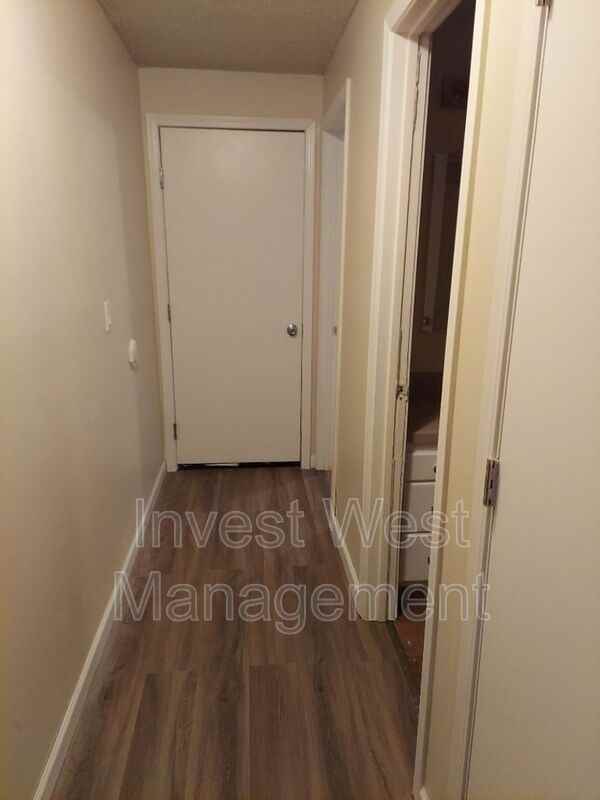 3331 Neavenue #4 - Photo 5 of 10