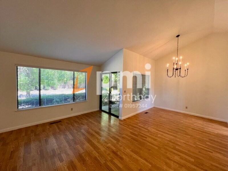 3552 Larchmont Ct - Photo 2 of 19