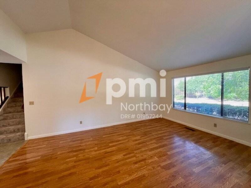 3552 Larchmont Ct - Photo 3 of 19