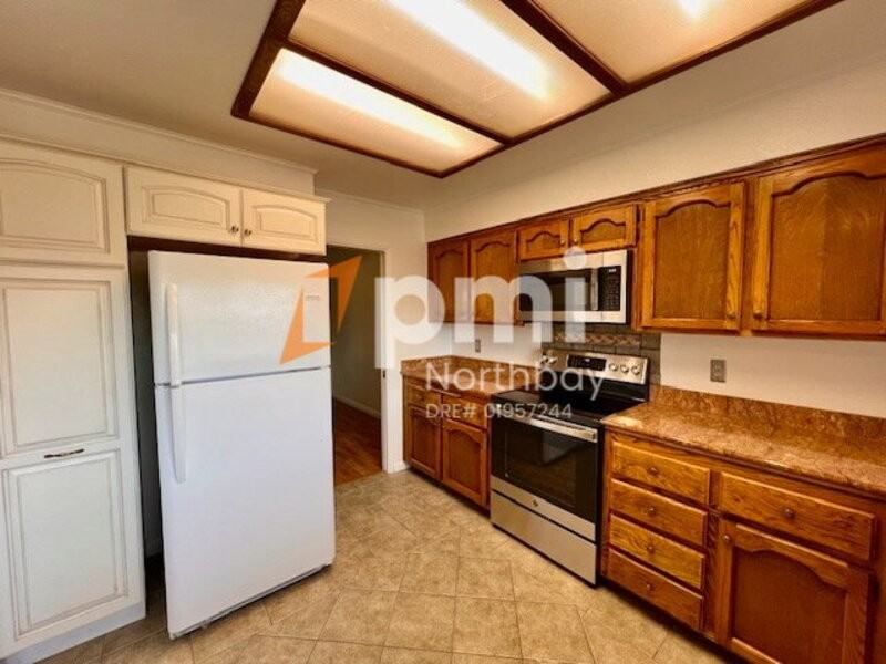 3552 Larchmont Ct - Photo 5 of 19