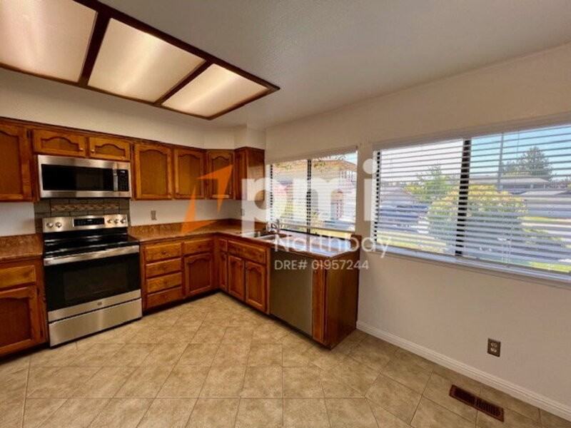 3552 Larchmont Ct - Photo 6 of 19