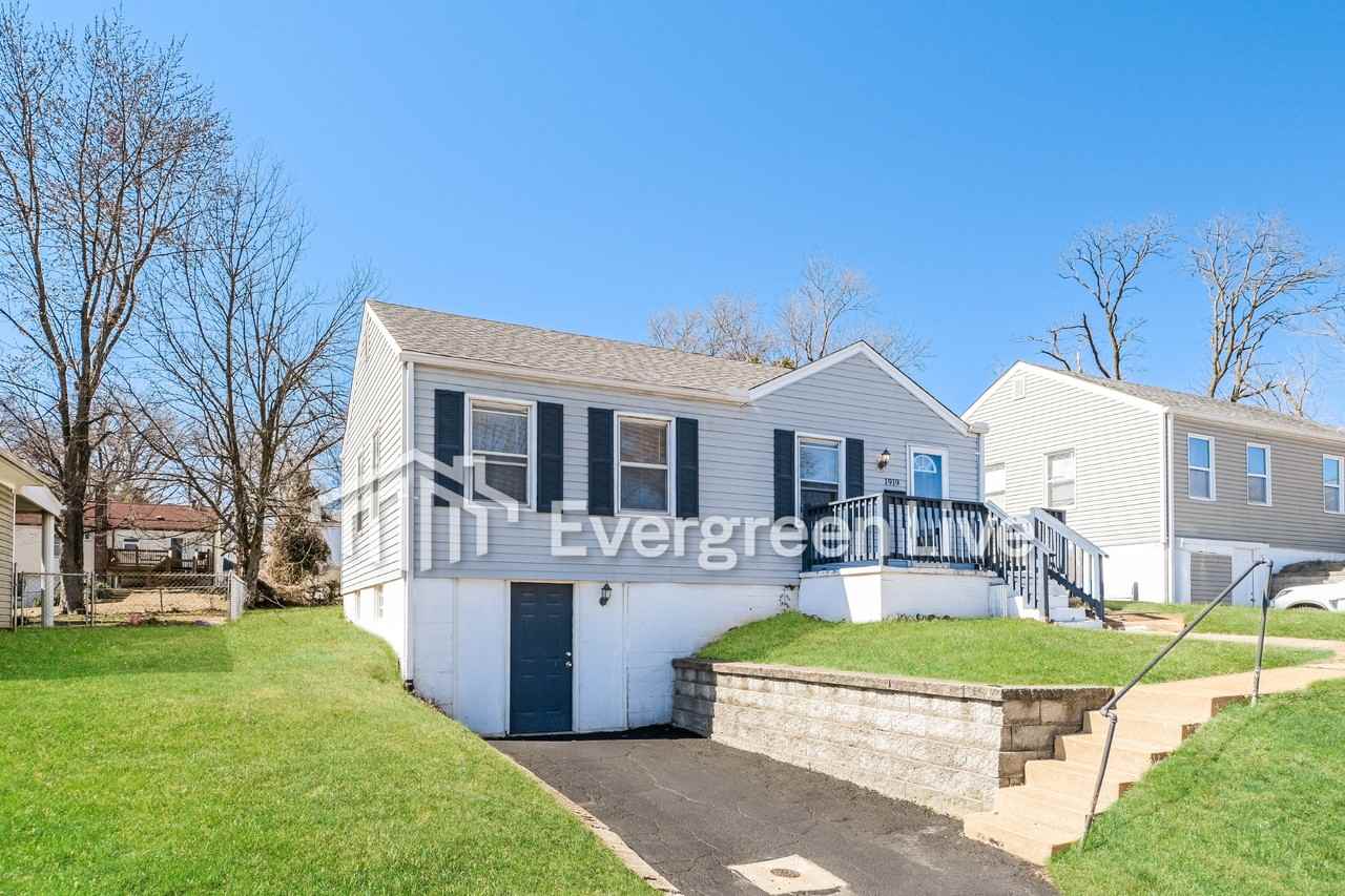 1919 Clare Ct - Photo 2 of 15