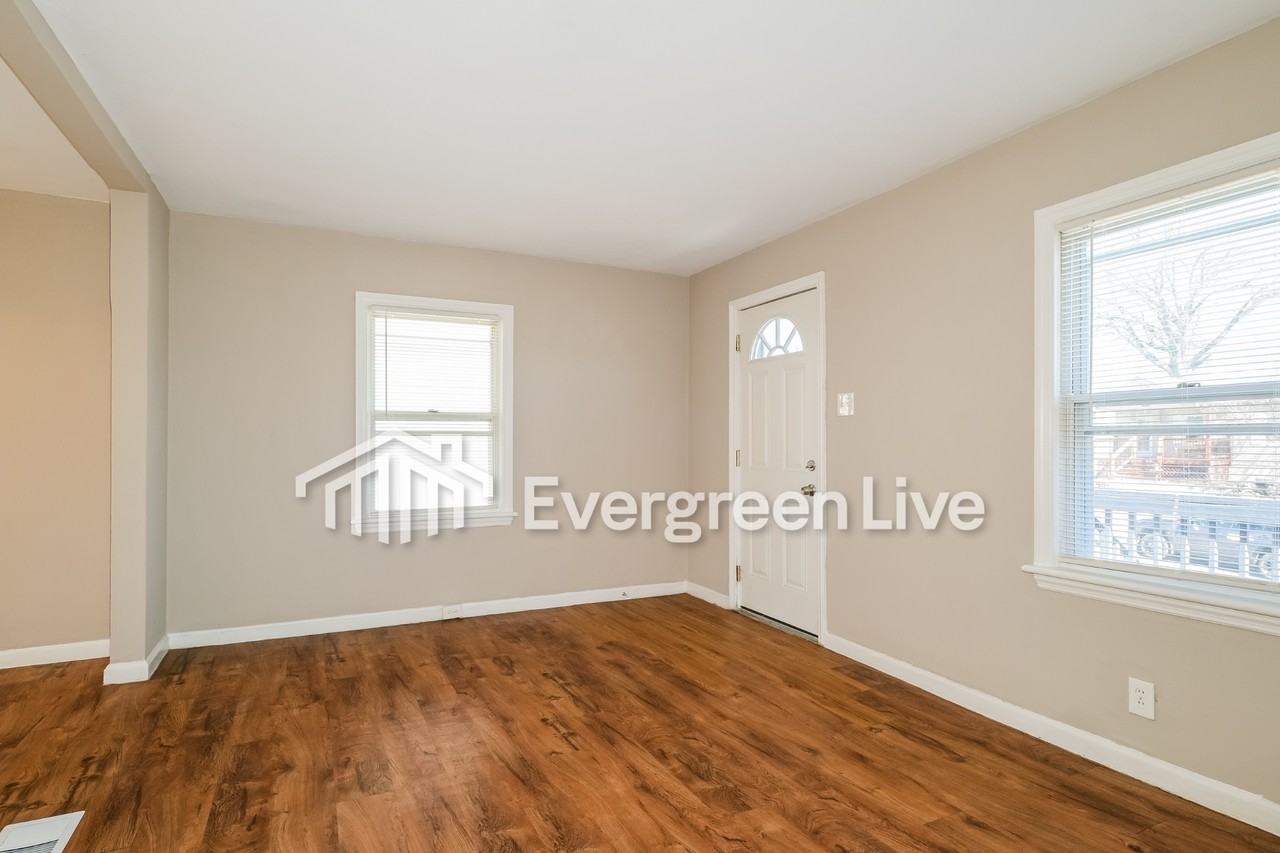 1919 Clare Ct - Photo 3 of 15