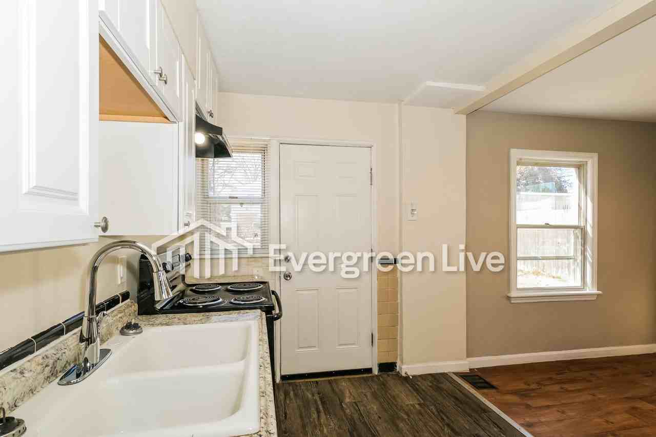 1919 Clare Ct - Photo 7 of 15