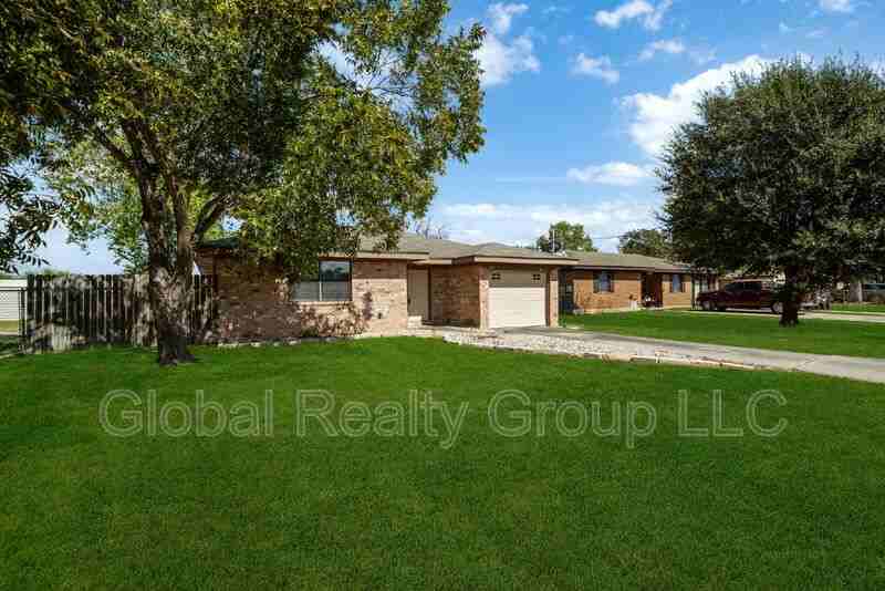 309 Meadow Dr - Photo 2 of 24