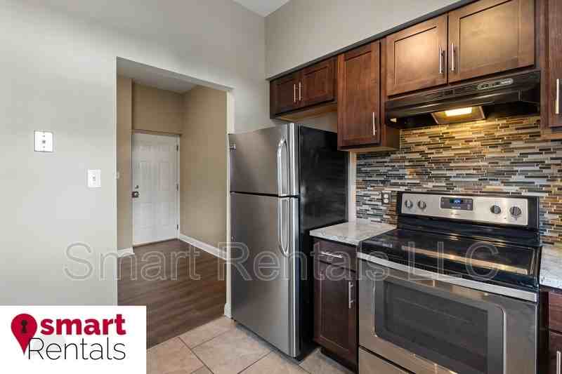 2161 Thurman Avenue - Photo 3 of 22