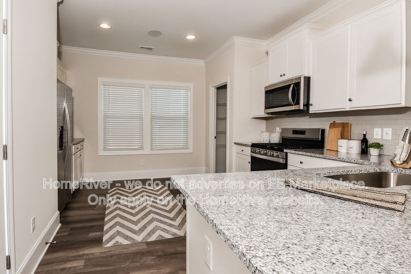 505 Mitscher Way - Photo 5 of 29