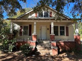 featured image of 635 E Chappell St