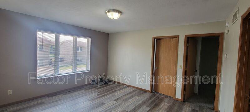 160 Balcerzak Dr - Photo 4 of 12