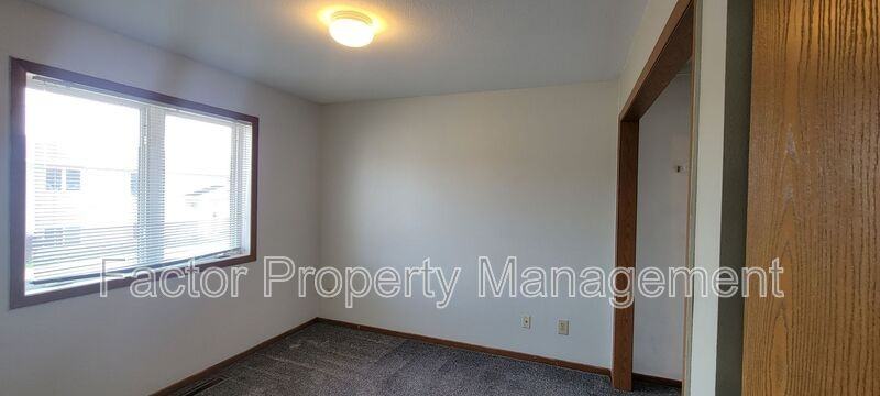 160 Balcerzak Dr - Photo 5 of 12