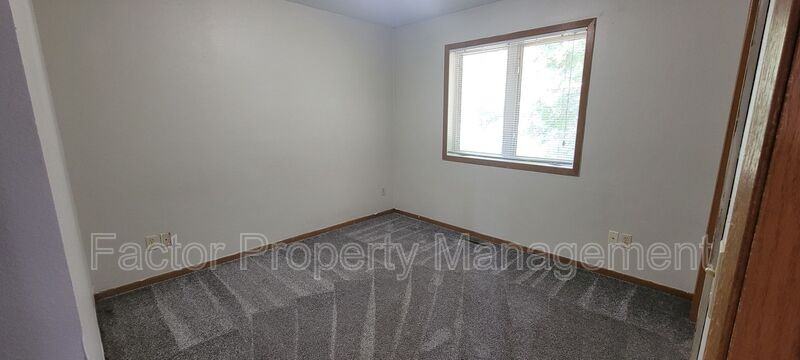 160 Balcerzak Dr - Photo 6 of 12