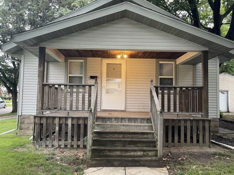 229 Foster Ave - Photo 4 of 8