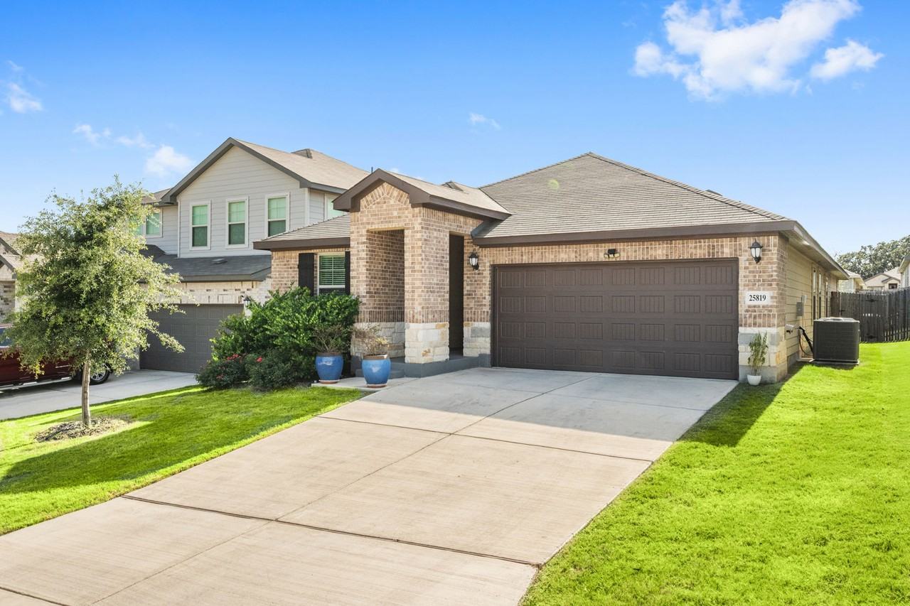 25819 Posey Dr - Photo 2 of 28