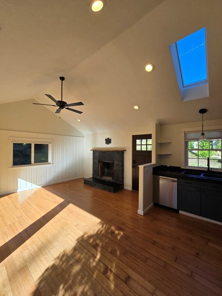 1910 Northeast 12th Street - Photo 4 of 43