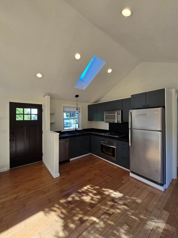 1910 Northeast 12th Street - Photo 5 of 43