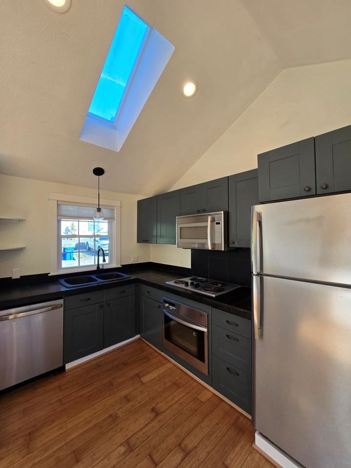 1910 Northeast 12th Street - Photo 6 of 43