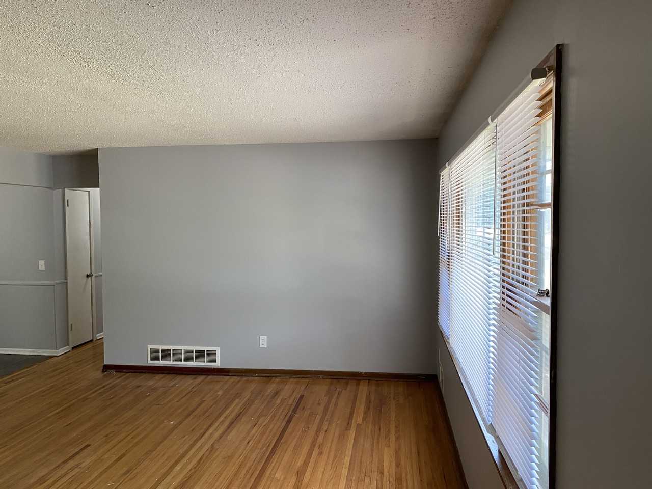 8449 Terrace Rd Ne - Photo 3 of 27