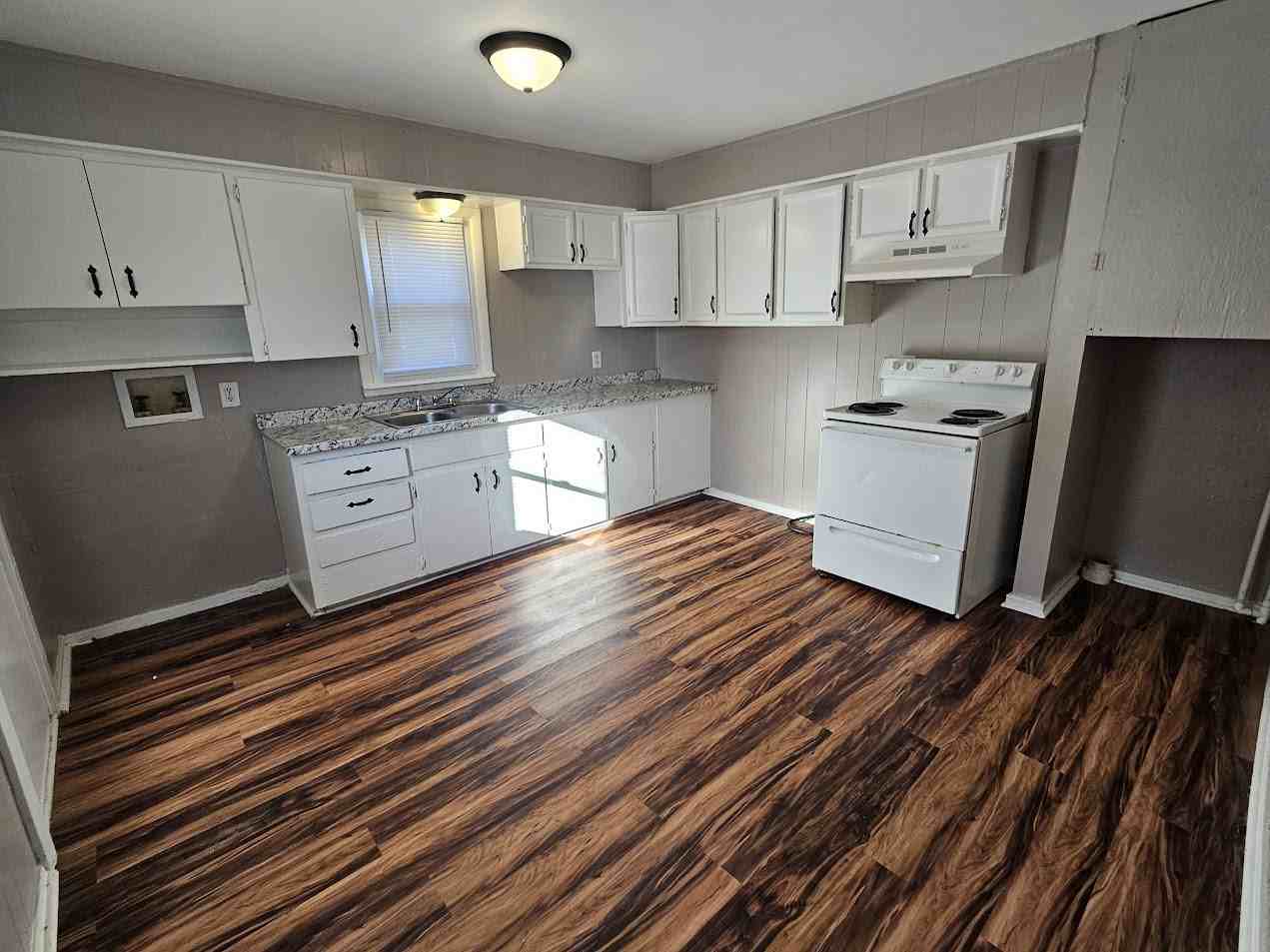 1501 Se 65th St - Photo 3 of 12