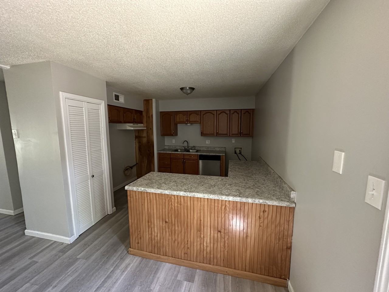 2895 Briarwood Dr - Photo 3 of 8