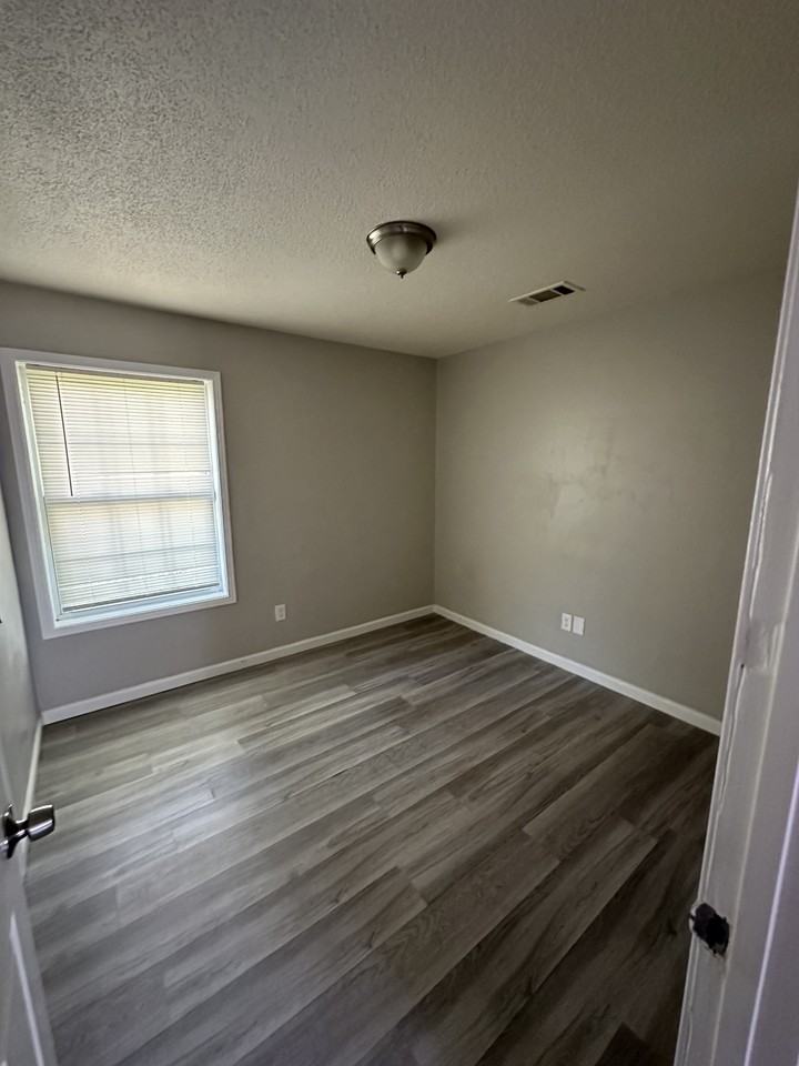 2895 Briarwood Dr - Photo 6 of 8