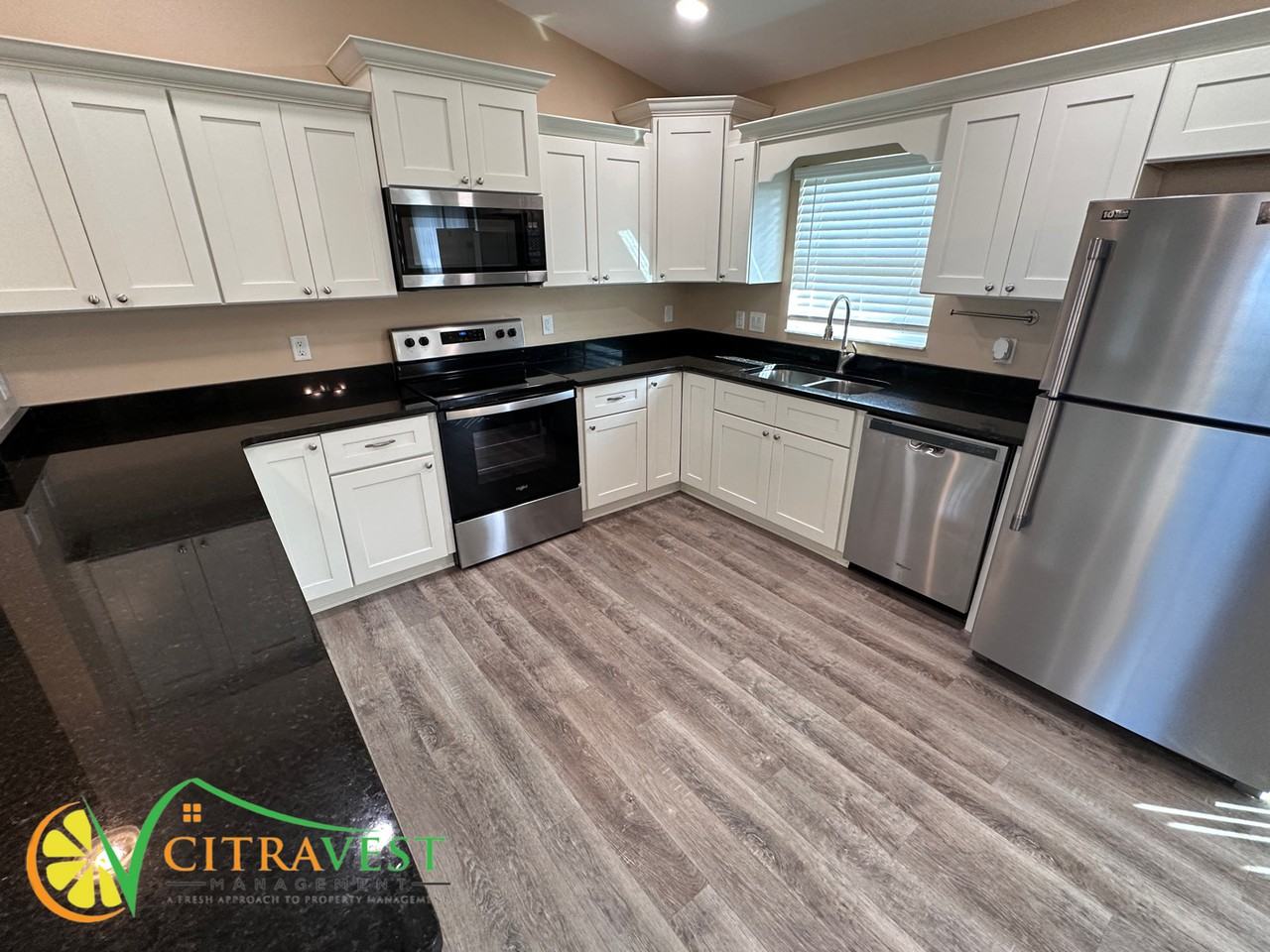 606 West Homeway Loop - Photo 3 of 13