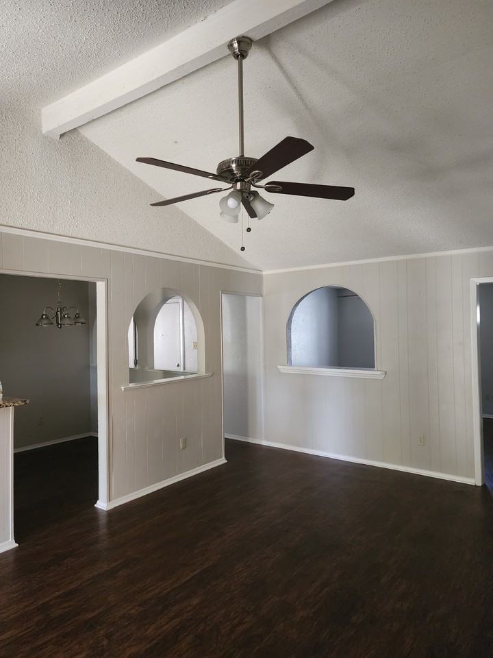 2720 Muse St - Photo 3 of 13