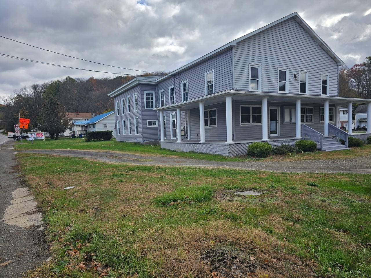 464 Main St #2 - Photo 3 of 17