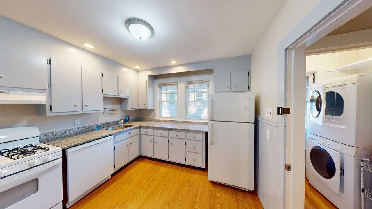 39 Upland Rd ## 41 - Photo 6 of 17