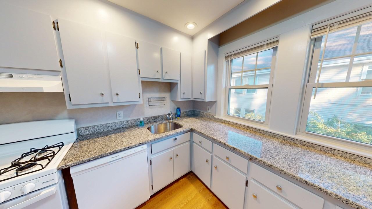 39 Upland Rd ## 41 - Photo 7 of 17