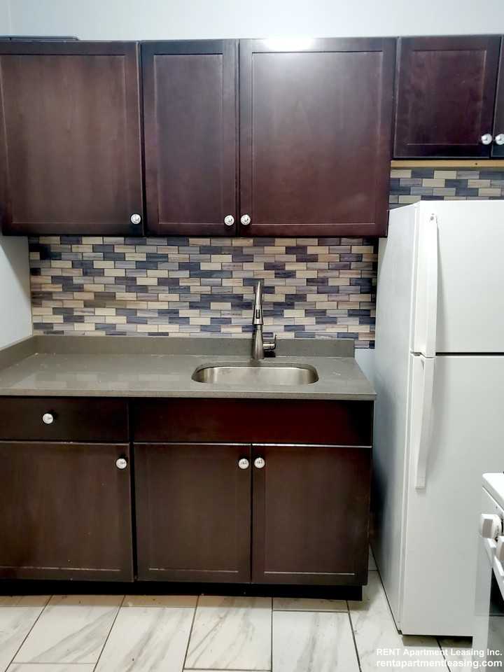 W Addison St #1 - Photo 3 of 6