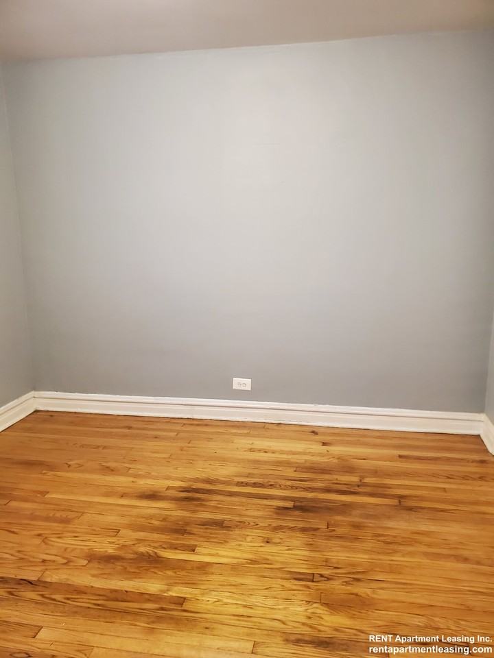 W Addison St #1 - Photo 4 of 6