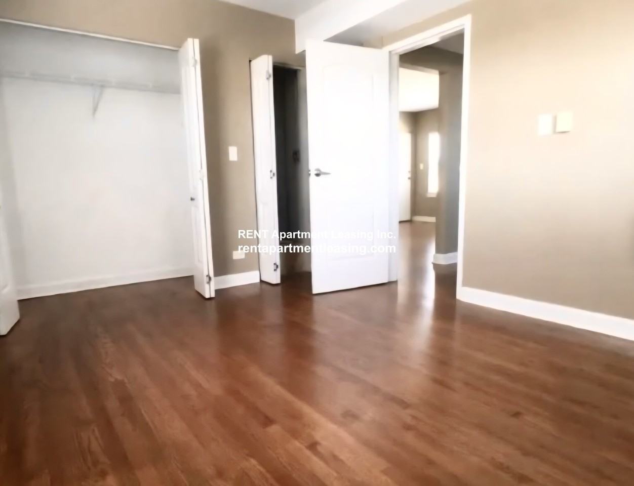 N Milwaukee Ave #1A - Photo 3 of 6