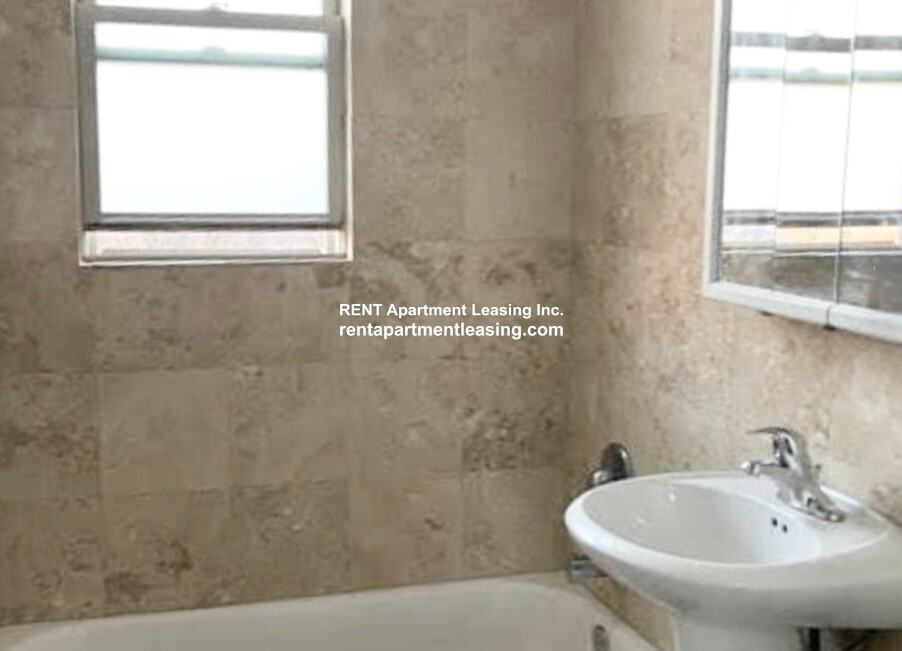 N Milwaukee Ave #1A - Photo 5 of 6