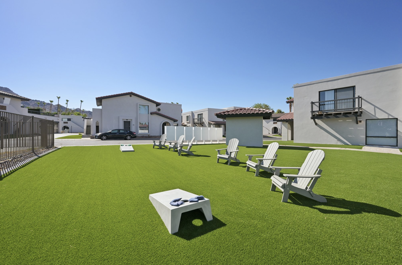 Views at the Peak - Photo 3 of 28