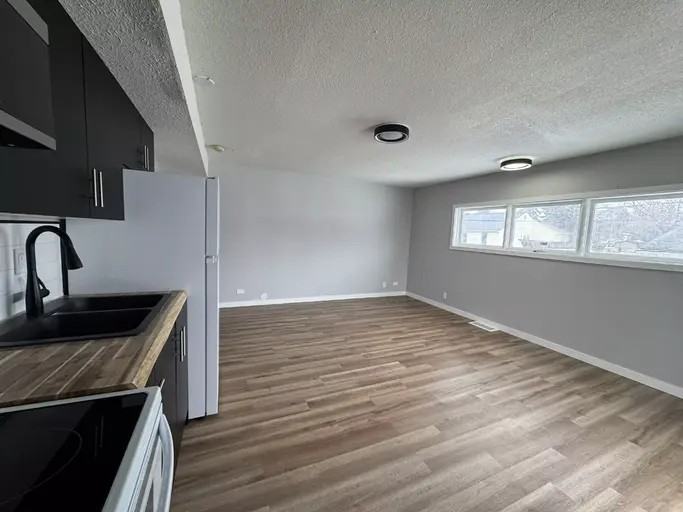 10807 102 Street #B - Photo 4 of 5