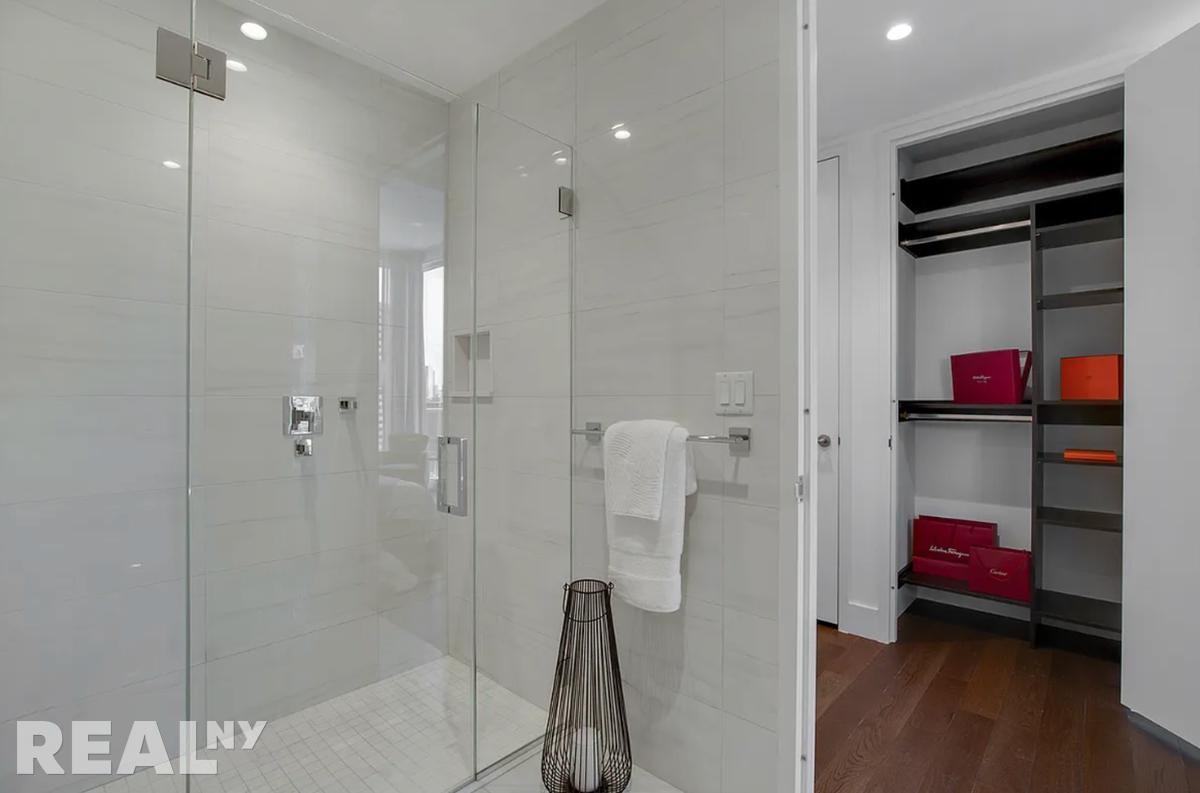 E 44th St #30E - Photo 4 of 5