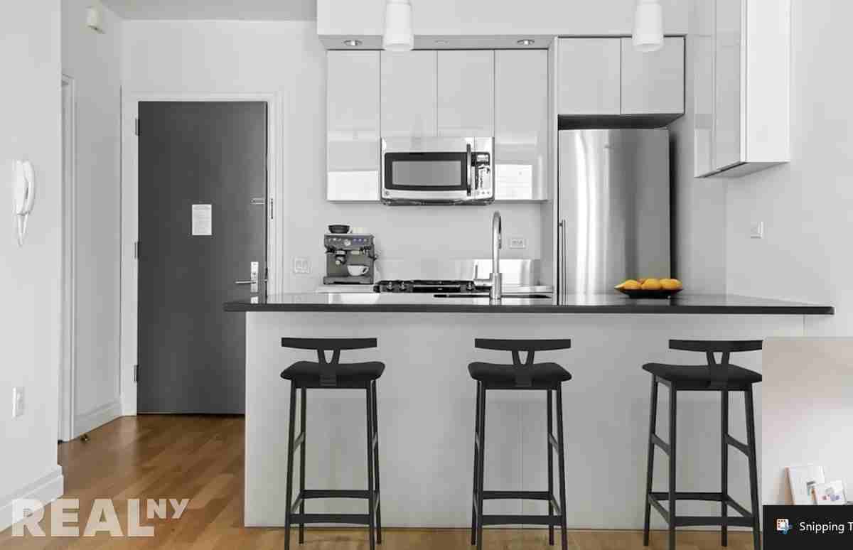 W 54th St #958 - Photo 2 of 9