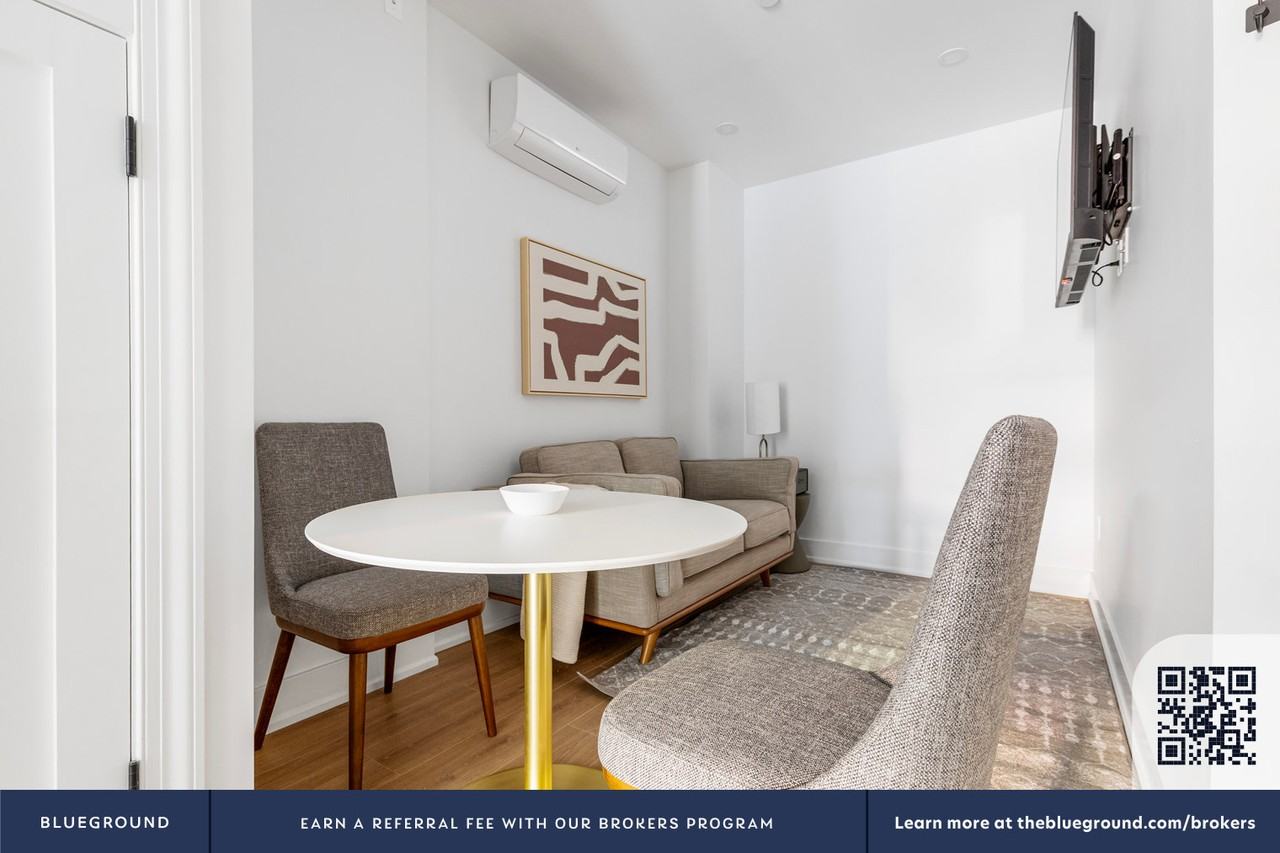 307 W 39th St #2117 - Photo 5 of 21