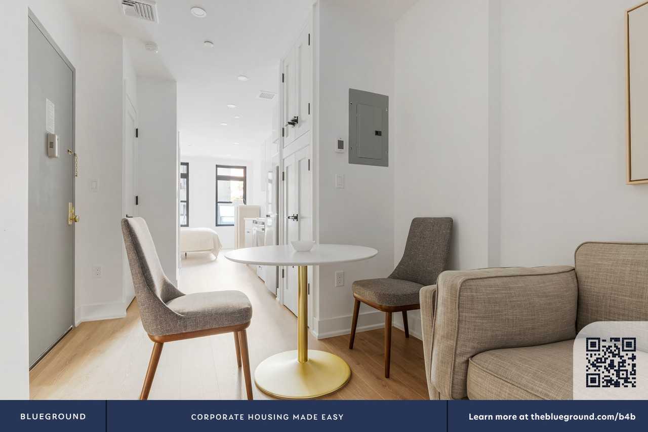 307 W 39th St #2117 - Photo 6 of 21