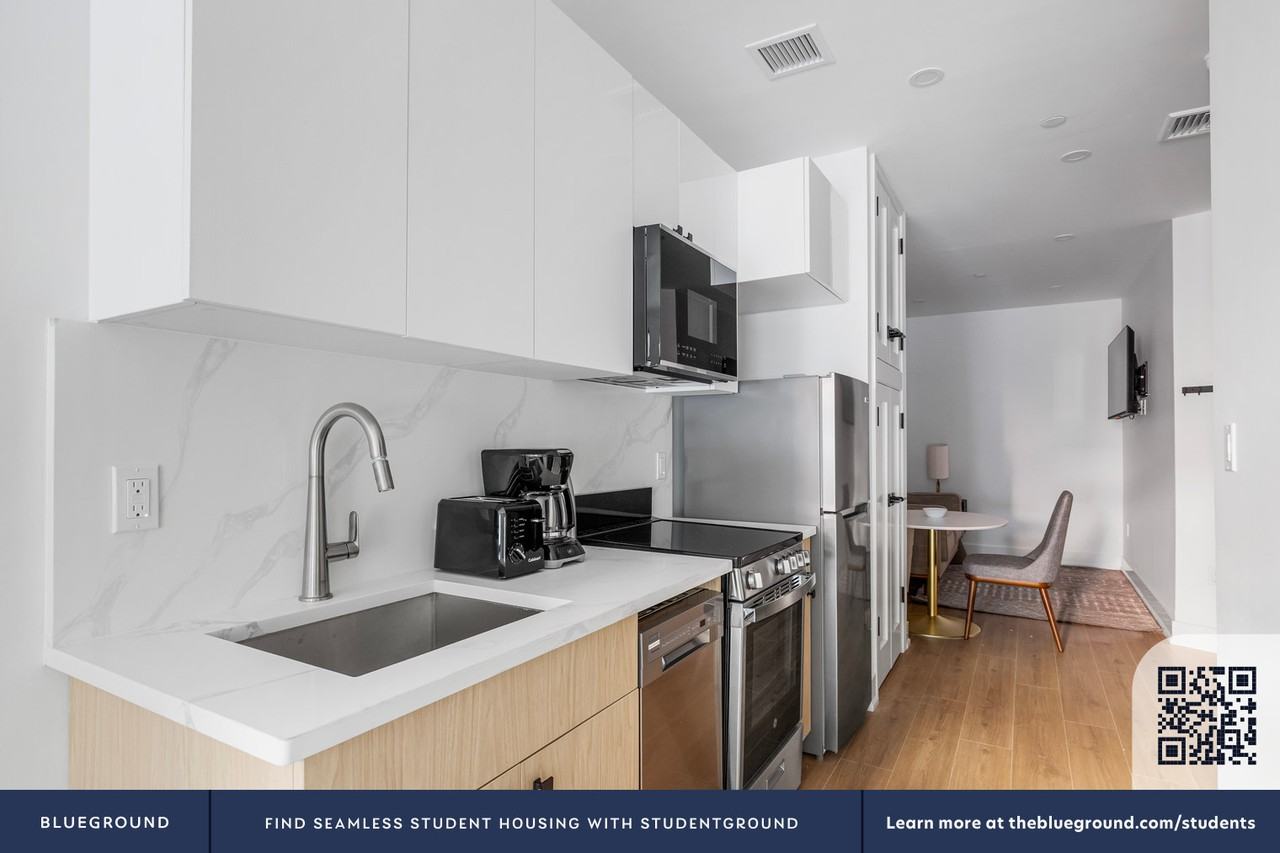 307 W 39th St #2117 - Photo 7 of 21