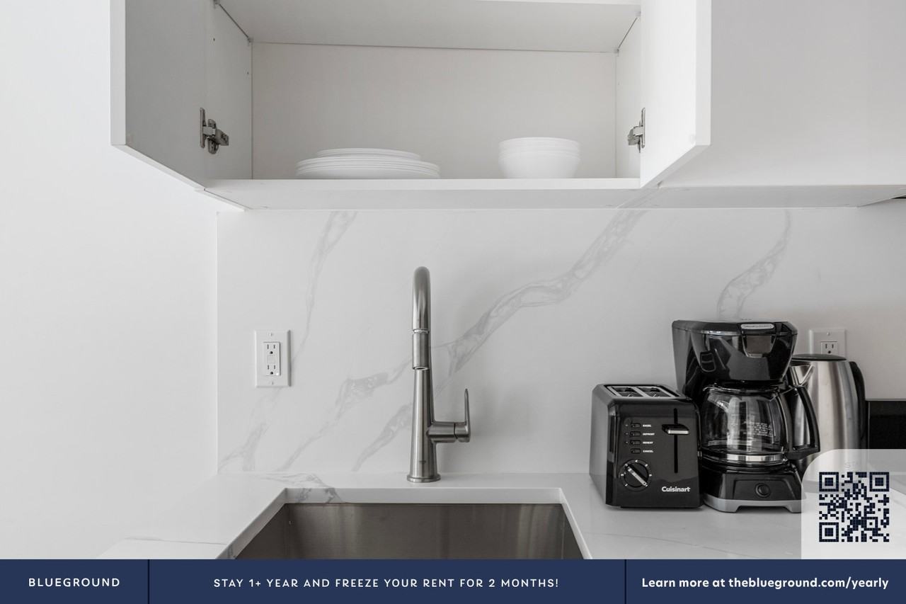 307 W 39th St #2117 - Photo 7 of 20