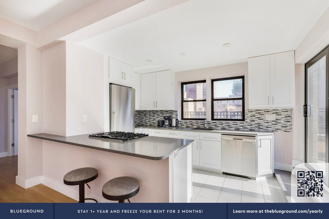 320 E 52nd St #2121 - Photo 7 of 34