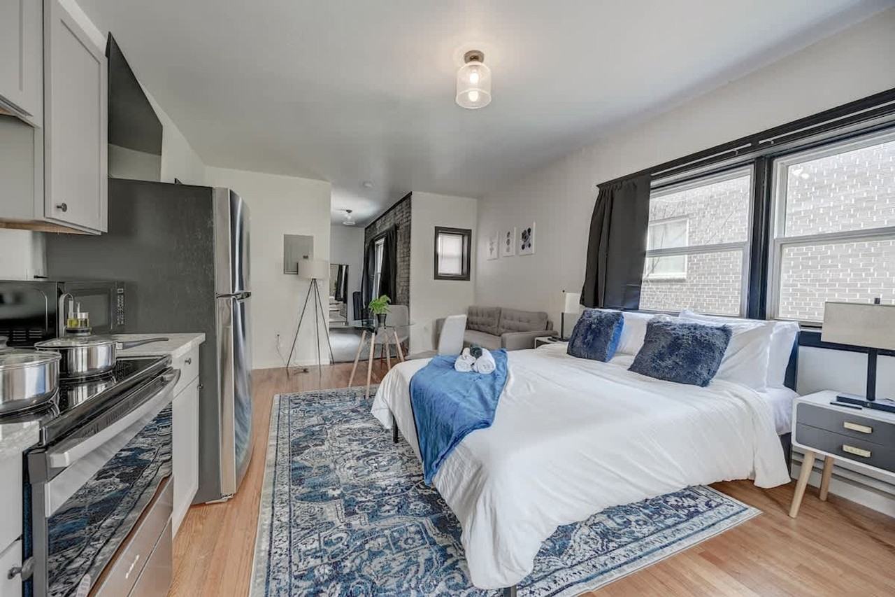 1925 N Prospect Ave #1263099P - Photo 3 of 23