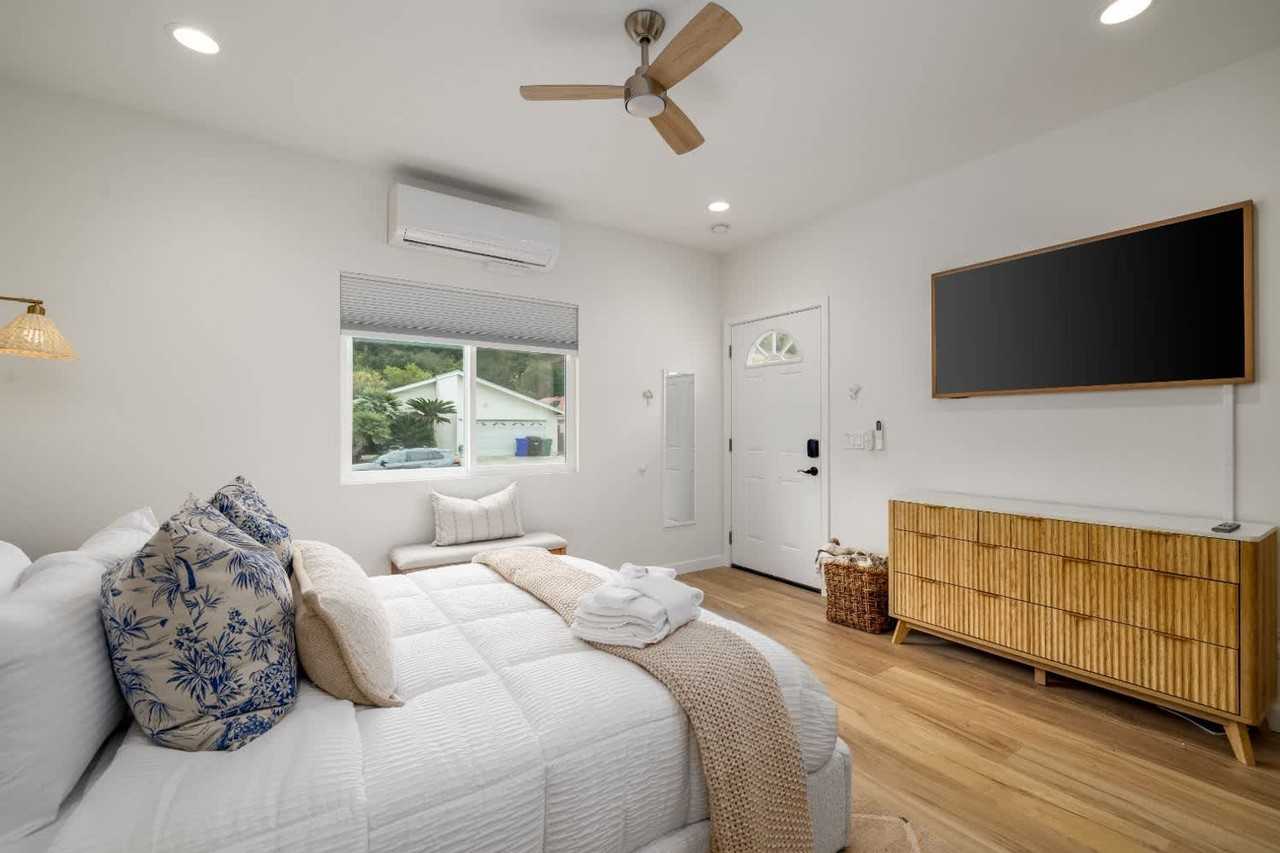 4646 Robbins St #1304288P - Photo 5 of 19