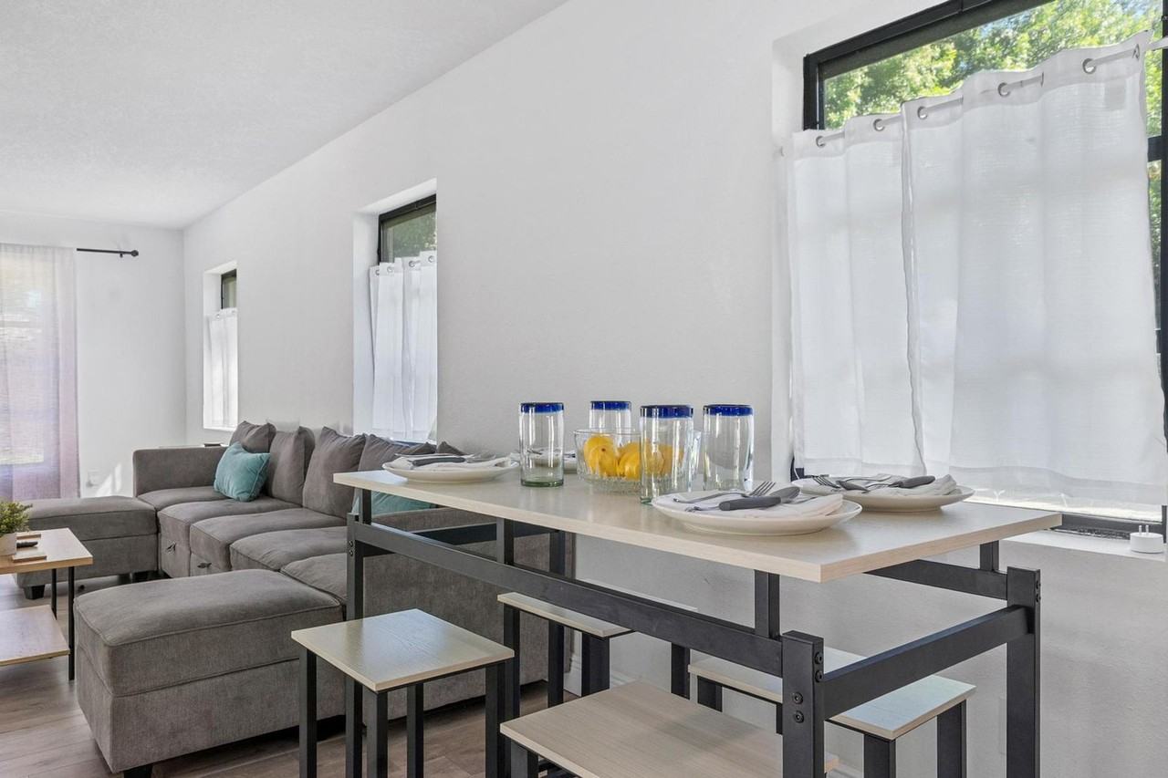 919 Avenue S Se #1325030P - Photo 4 of 42