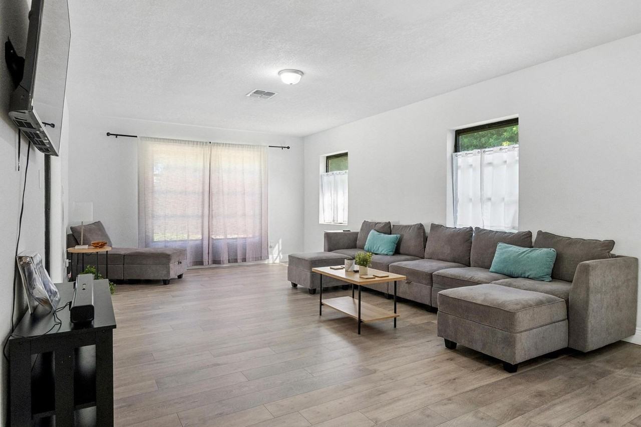 919 Avenue S Se #1325030P - Photo 5 of 42