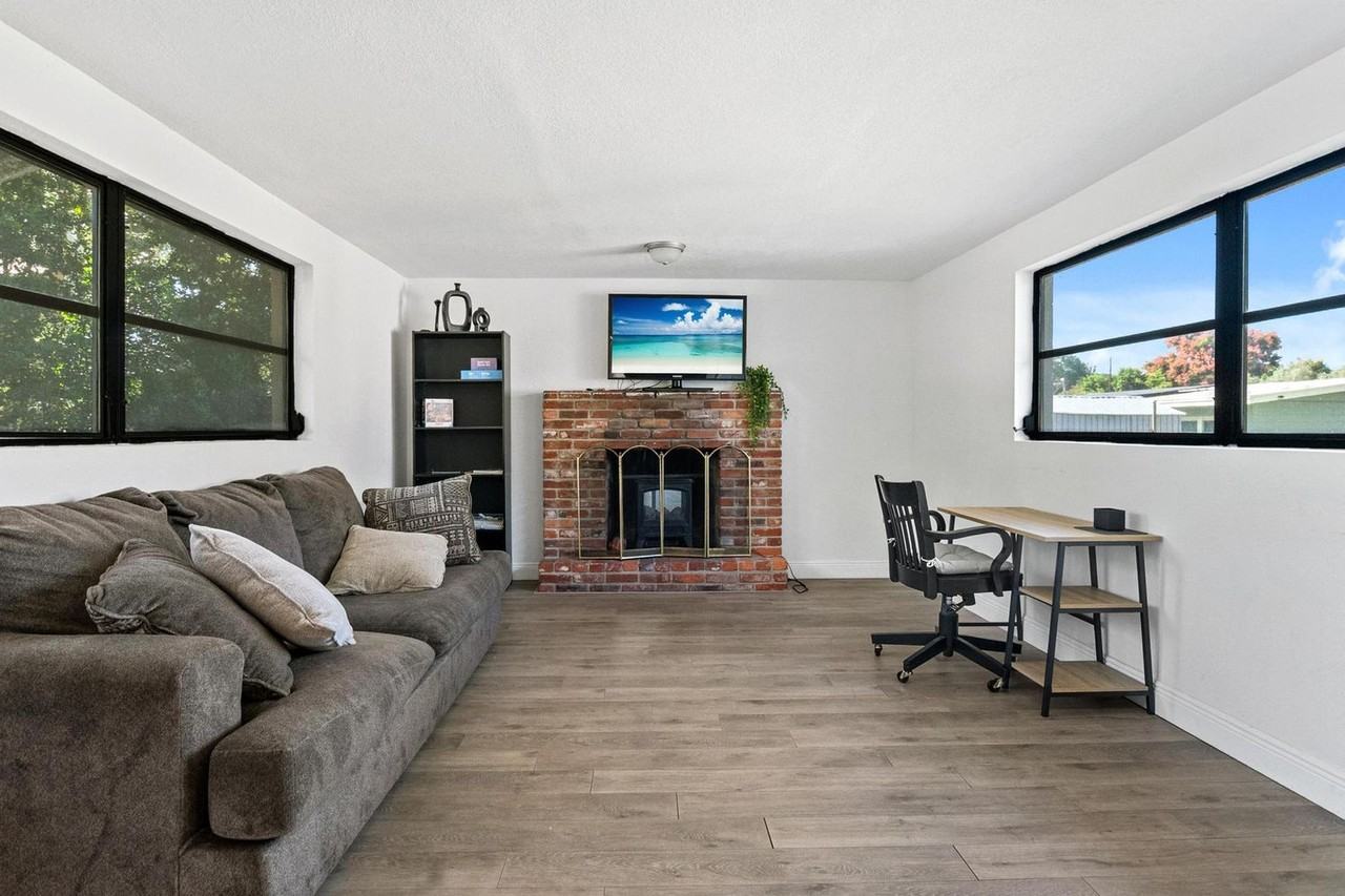 919 Avenue S Se #1325030P - Photo 6 of 42